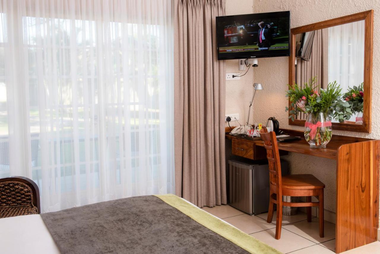 Palm Park Hotel Lephalale Dış mekan fotoğraf