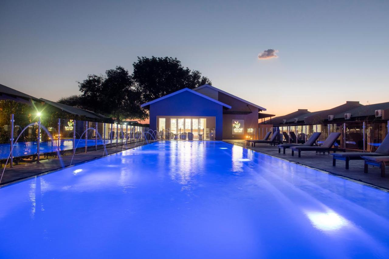 Palm Park Hotel Lephalale Dış mekan fotoğraf